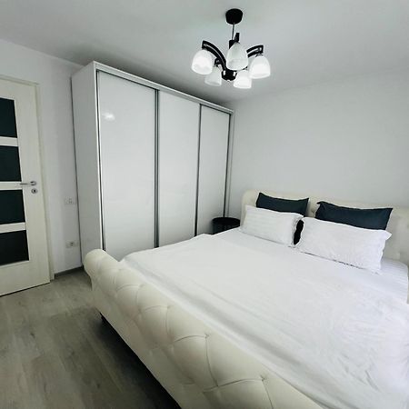 The White Pearl Apartment Oradea Exterior photo